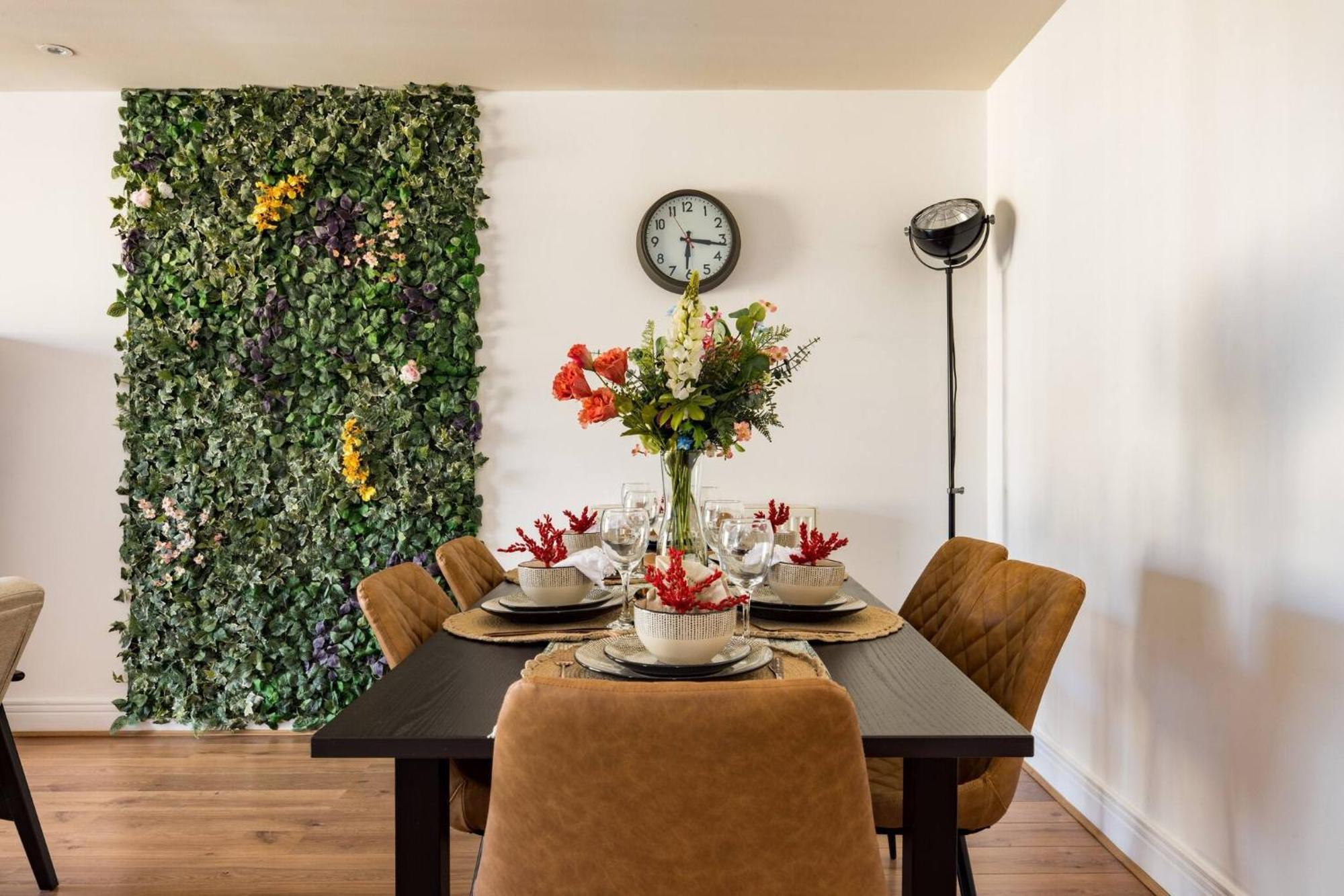Wild Roses Service Apartments - East India London Exterior photo